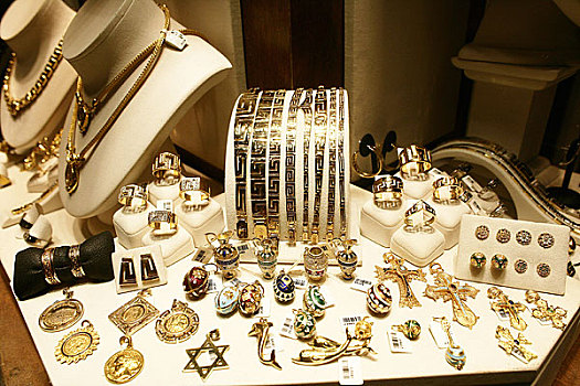 丹麥港口小鎮(zhèn)米澤爾法特的飾品展臺(tái) 筷子與珠寶的北歐風(fēng)情