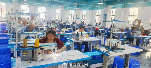 陜亮家園服裝廠暨商洛學(xué)院國力集團(tuán)博士專家工作站正式揭牌，艾森絲服飾開啟產(chǎn)教融合新篇章