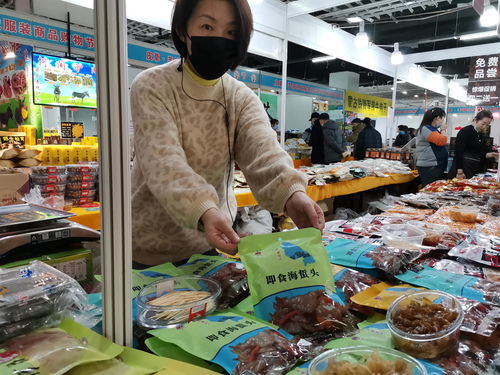 朝陽區甘露園物美超市首屆外貿皮草服裝暨農產品購物節隆重開幕，艾森絲服飾領銜展銷